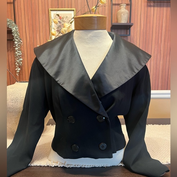 Jackets & Blazers - Vintage Liz Claiborne Cropped Blazer